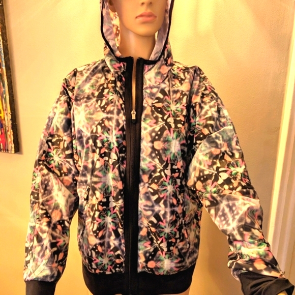 ADIDAS Print Relaxed Lightweight Windbreaker Jacket with hood & zippered pockets - Picture 7 of 7